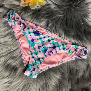 Shade & shore macrame cage side bikini bottoms. Size XS